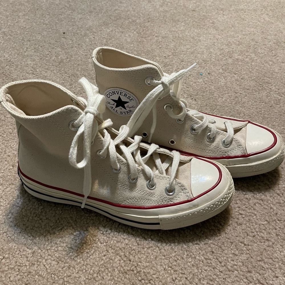 CONVERSE ALL STAR CHUCK TAYLOR SIZE 6.5 WOMEN 4.5 MEN GENTLY USED IN GREAT SHAPE